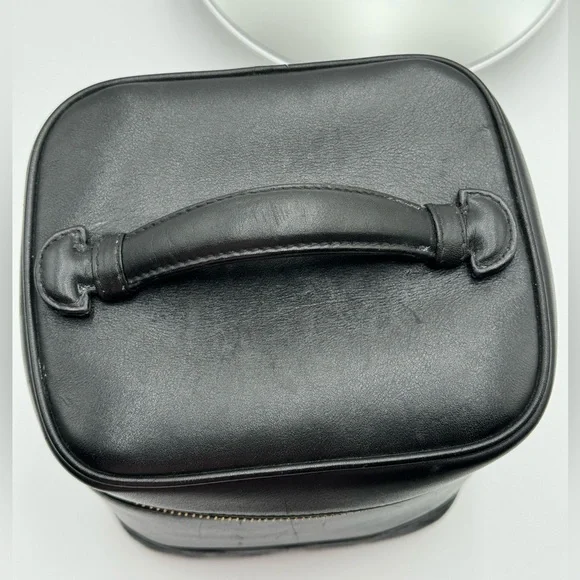 Chanel-Authentic-CC Logo bicolore Black Lambskin Leather Vanity Case - Picture 9 of 10